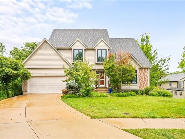 9716 W 115th St, Overland Park, KS 66210