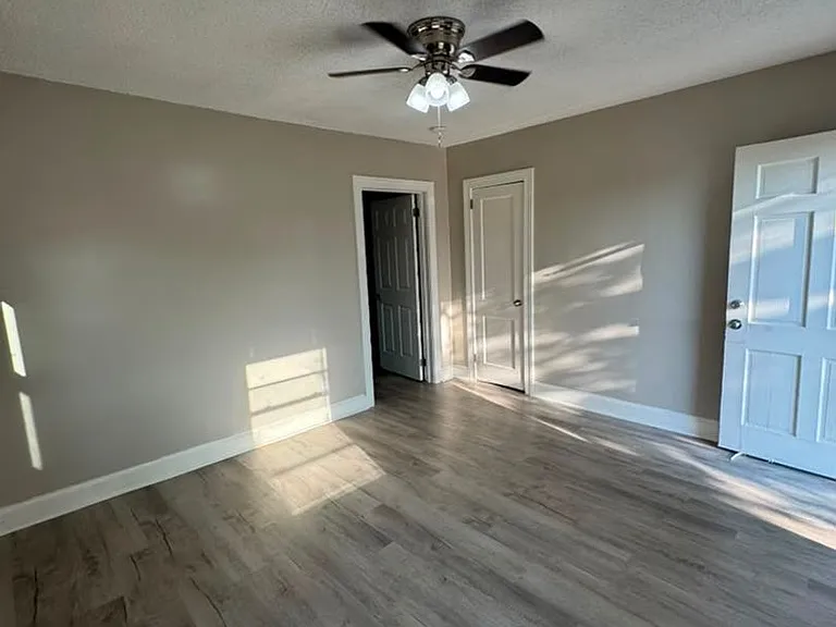 511 Memorial Park Dr — Photo 11