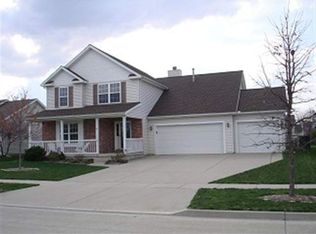 11 Rosewood Ct, Bloomington, IL 61704