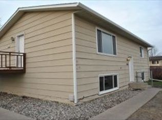 1813 32nd Ave S, Fargo, ND 58103