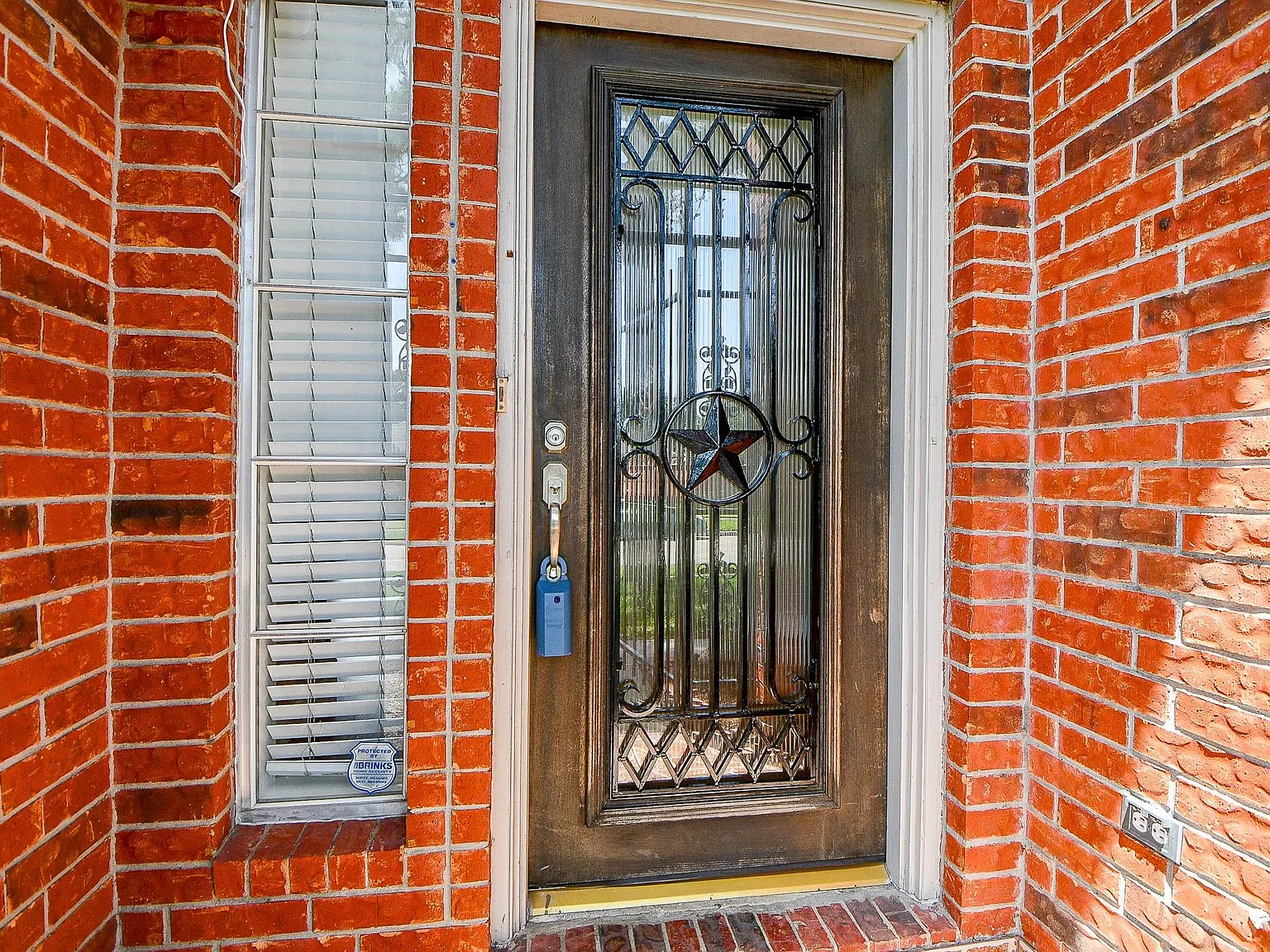 4 bed, 2.5 bath, 2104 sqft, $2,395 — Photo 4