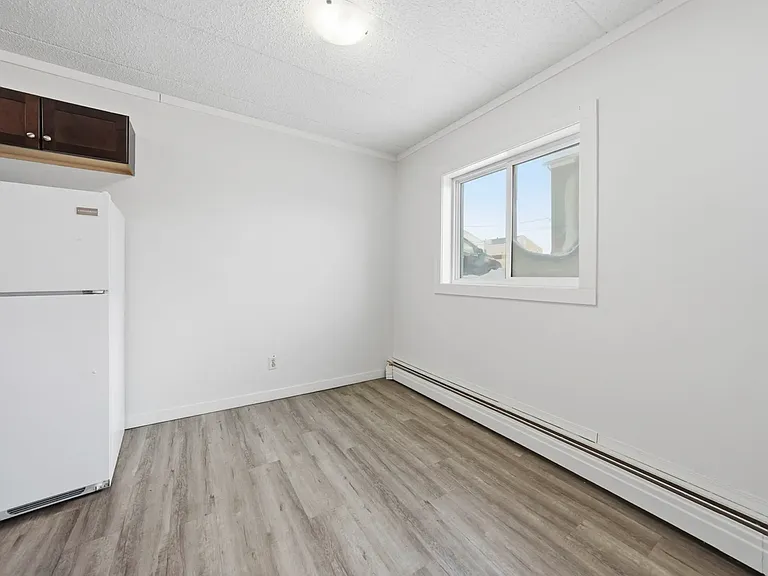 27 Vaughn St — Photo 24