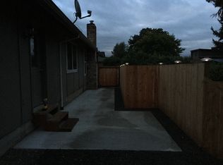814 E 6th St, Molalla, OR 97038