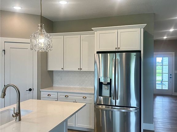 4th image of 2812 NW Cedarwood Dr