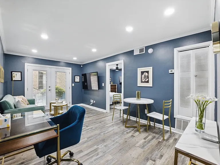 2805 NE Expy NE #B1 — Photo 1