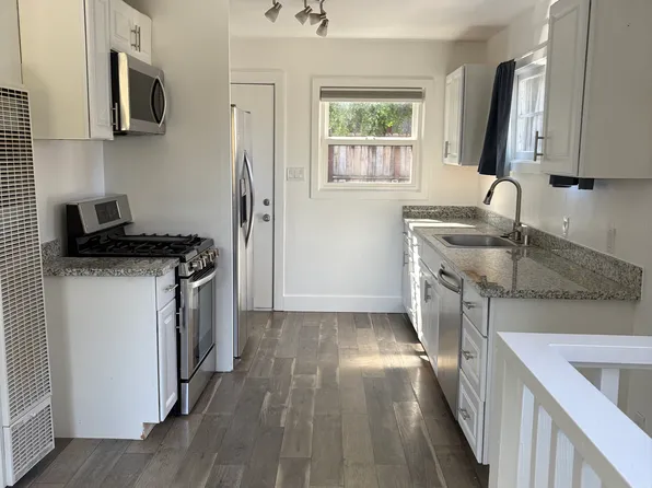 1695 Ronne Dr #A, Santa Rosa, CA 95404