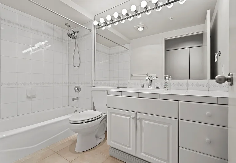 601 W Mercer Pl #401 — Photo 23