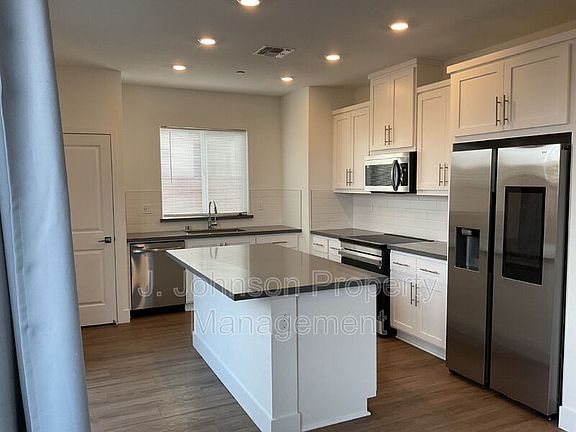 3rd image of 16152 Alder Ave