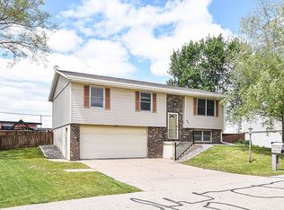 521 Obeche Ct, Dubuque, IA 52003