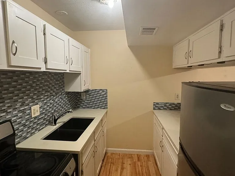 3000 Broadway St #16 — Photo 4