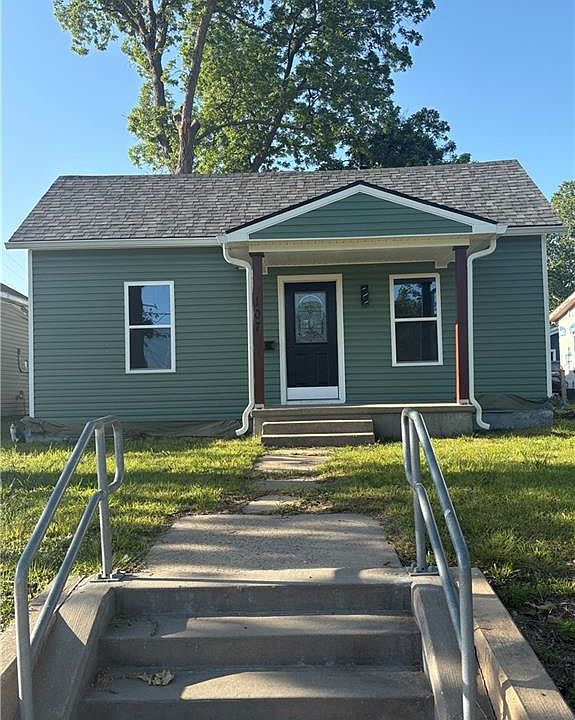 1st image of 107 E 20th St
