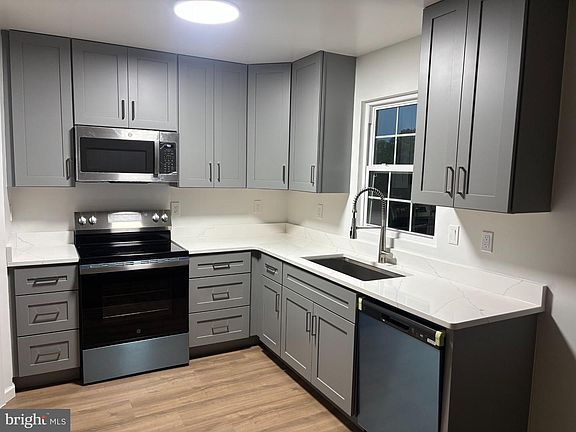 5th image of 5629 Crestwood Ct