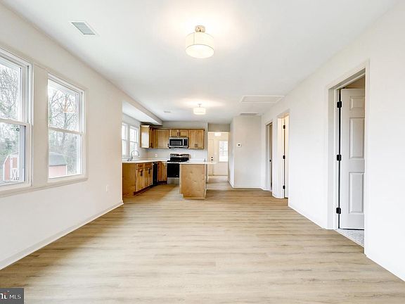 4th image of 632 Greenhill Rd