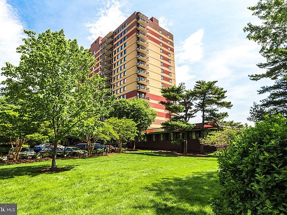 3rd image of 801 N Pitt St APT 902