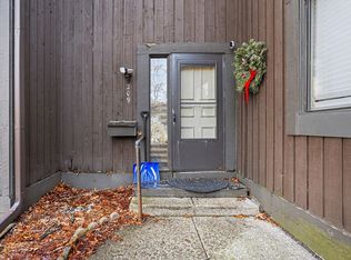 209 Paisley Ct, Kalamazoo, MI 49006