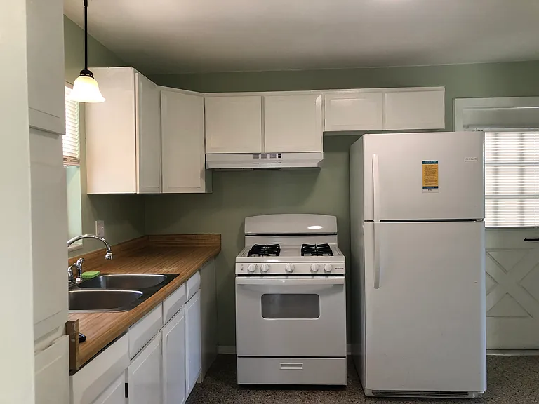 1209 Forester Ave — Photo 1