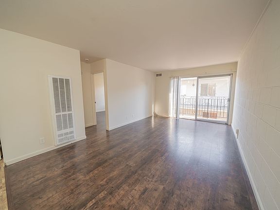 3rd image of 9309 Bancroft Ave APT 15