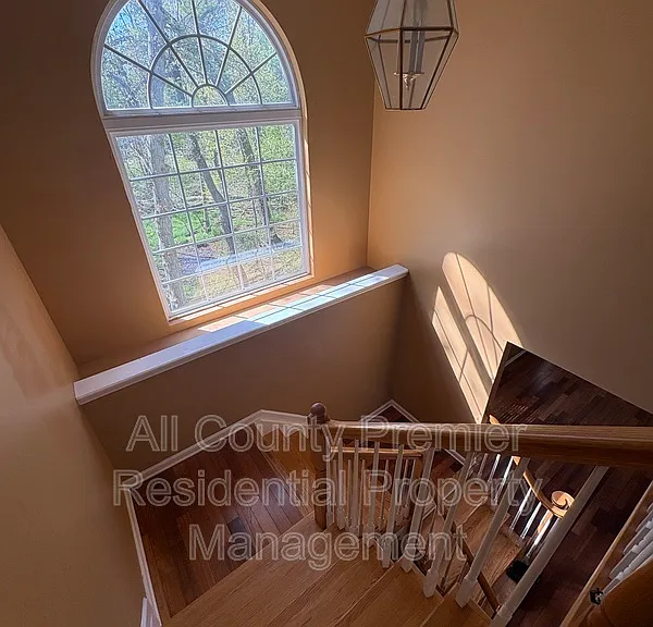 74 Oxford Ct — Photo 3
