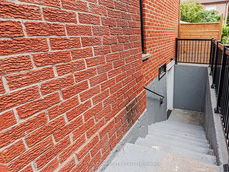 33 Durness Ave #BASEMENT — Photo 4