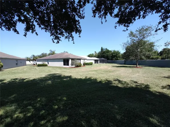 845 Greenleaf Cir, Vero Beach, FL 32960