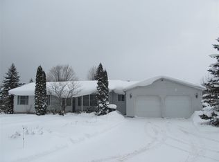 7126 S Pleasantview Rd, Harbor Springs, MI 49740