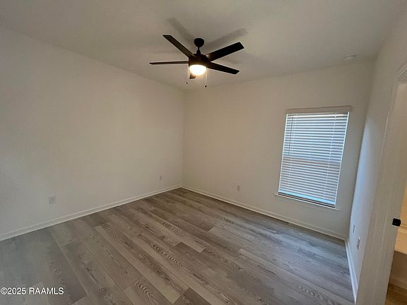 5th image of 302 Parkington Ct