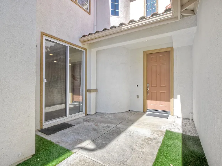 504 Peach Way #1 — Photo 2