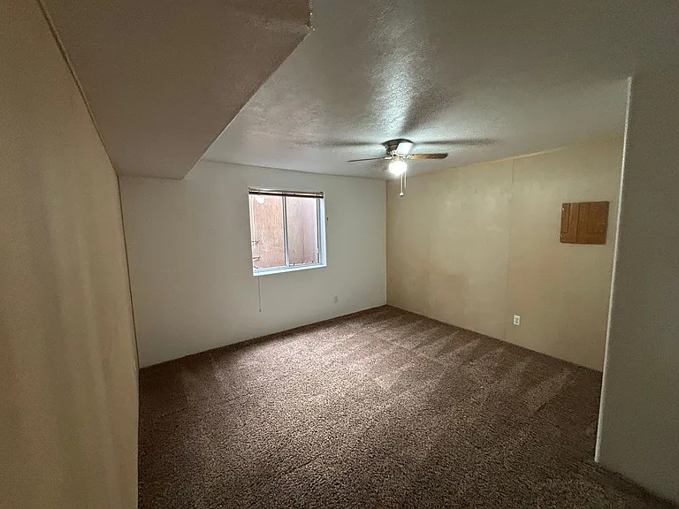 125 E 300 N — Photo 32