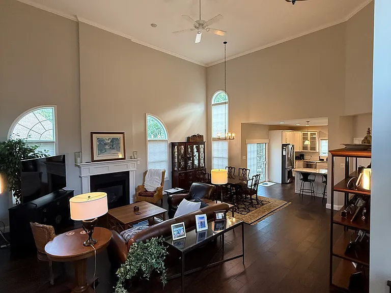 170 Victoria Ln — Photo 8