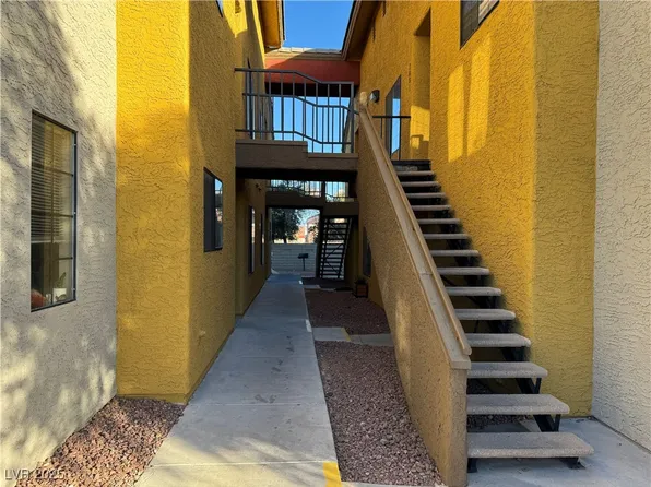 2700 N Rainbow Blvd APT 2081, Las Vegas, NV 89108