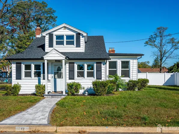 12 White St, Middletown, NJ 07748