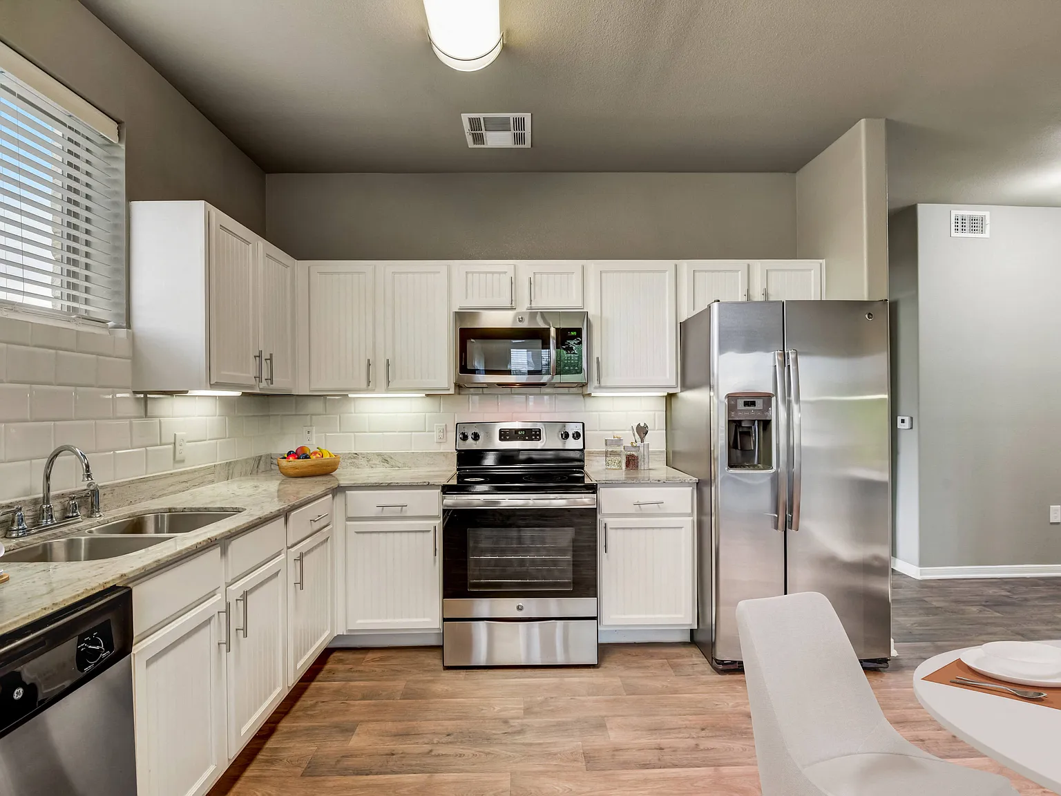 Gateway Oaks Apartments — Photo 3