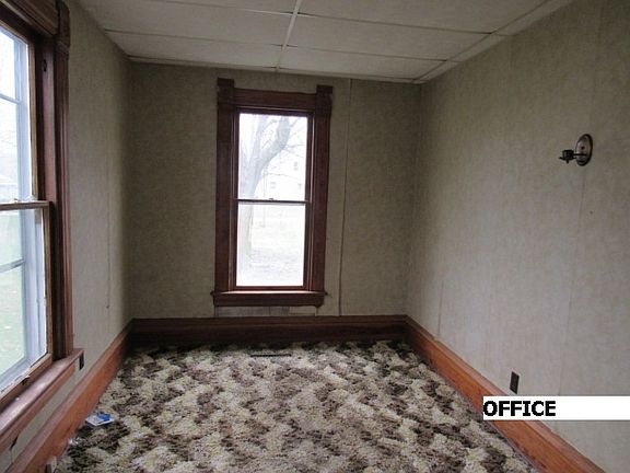 5th image of 304 E Walnut St