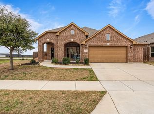 1613 Clayton Ln, Aubrey, TX 76227