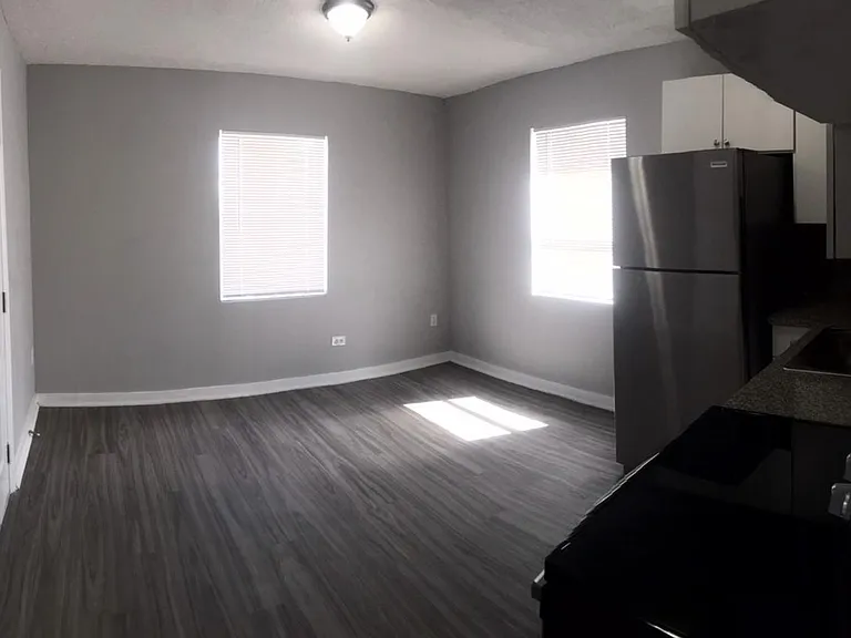 St George Apartments — Photo 12