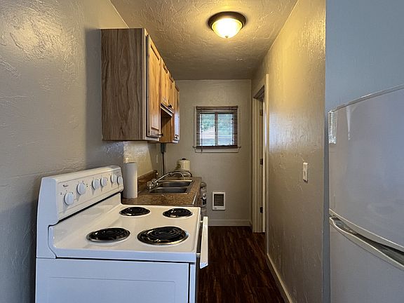 5th image of 213 S Husband St #2