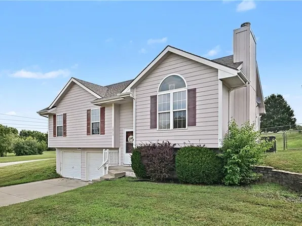 18713 Primrose St, Smithville, MO 64089