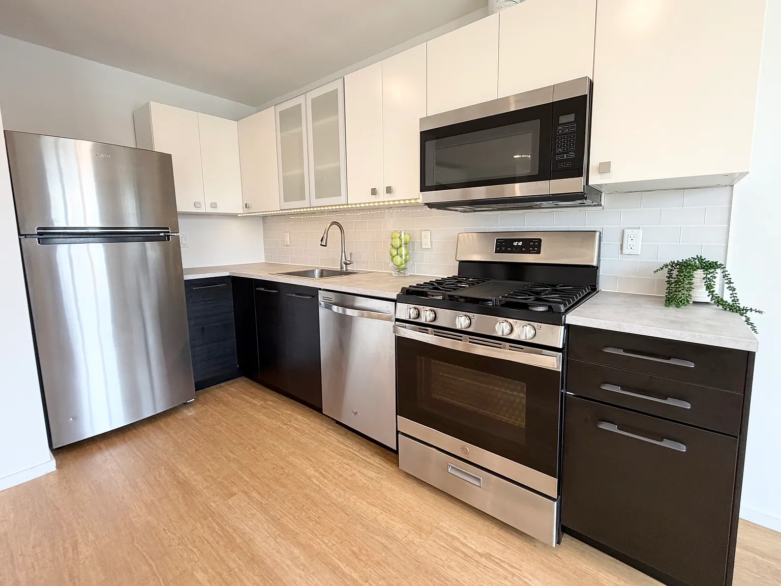 1 bed, 750 sqft, $2,200 — Photo 2