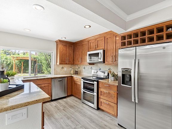 3rd image of 1614 Aurora Dr