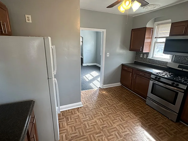 1300 Kenhill Ave — Photo 5