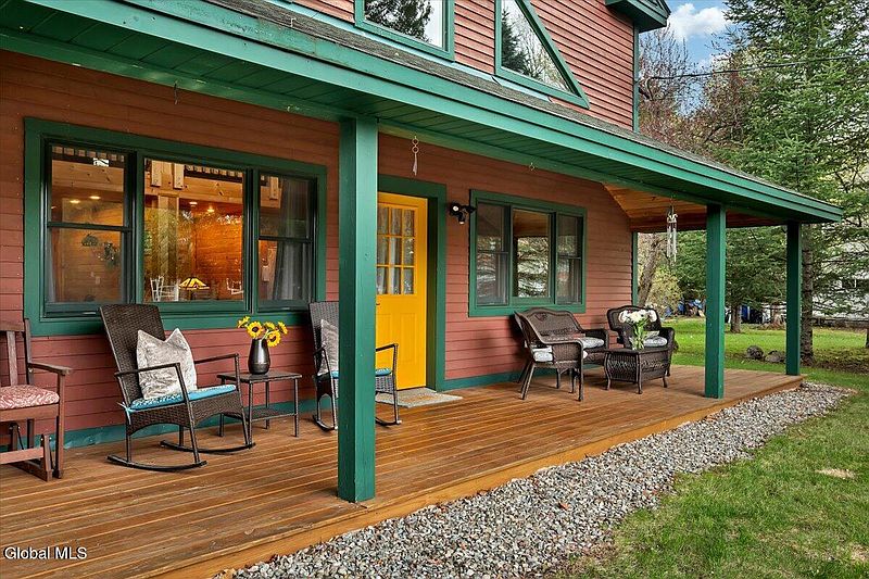 3rd image of 8 Red Wing Road