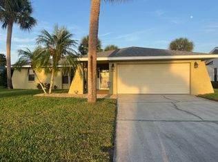 1240 Lucaya Ave, Venice, FL 34285