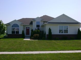 27768 Apache St, Walbridge, OH 43465