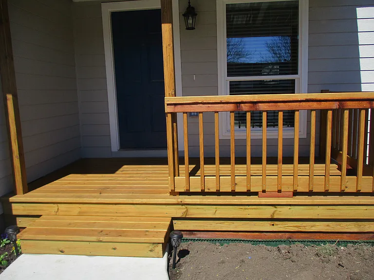1718 NW Dallas St — Photo 2