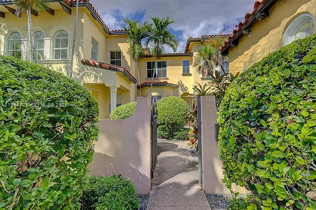 4867 Ponce De Leon Blvd — Photo 5