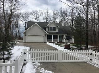 15290 Rock Creek Rd, Chardon, OH 44024