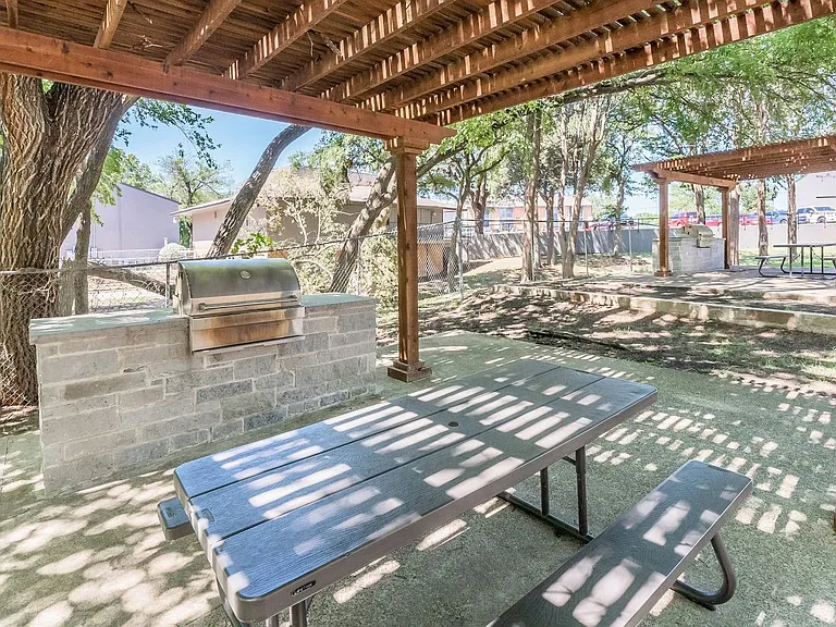 South Crest Apartments: All Bills Paid -Dazzling Dallas Apartments in Quiet Area! — Photo 73