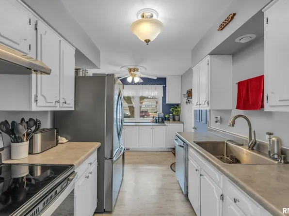 (undisclosed Address), Bettendorf, IA 52722