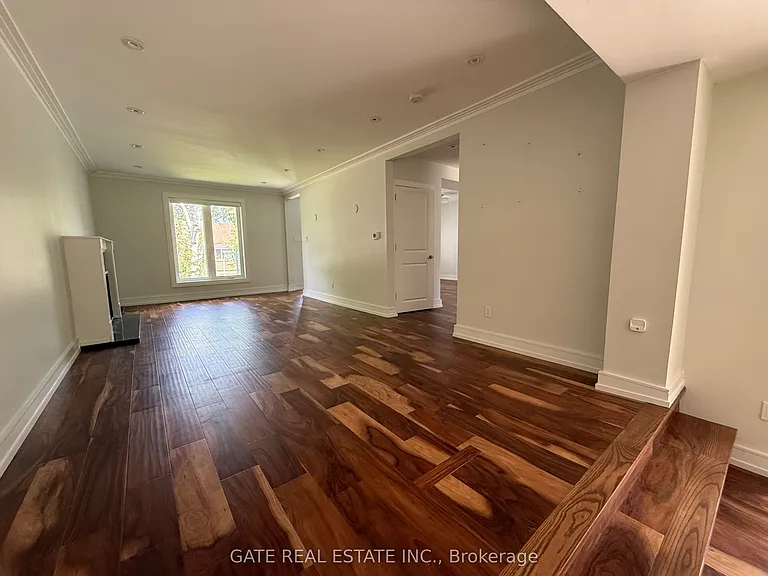 88 Lawrence Ave — Photo 9