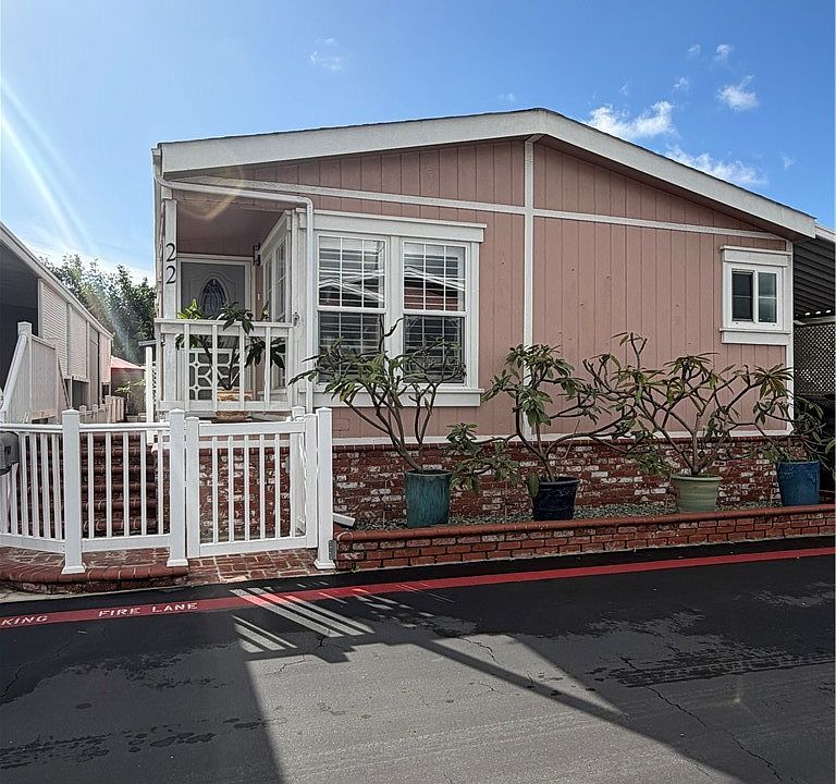 1st image of 19251 Brookhurst St Space 22